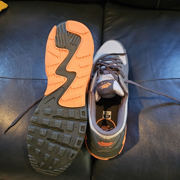 Men's New Air Max size 10.5 - Picture 2 of 6